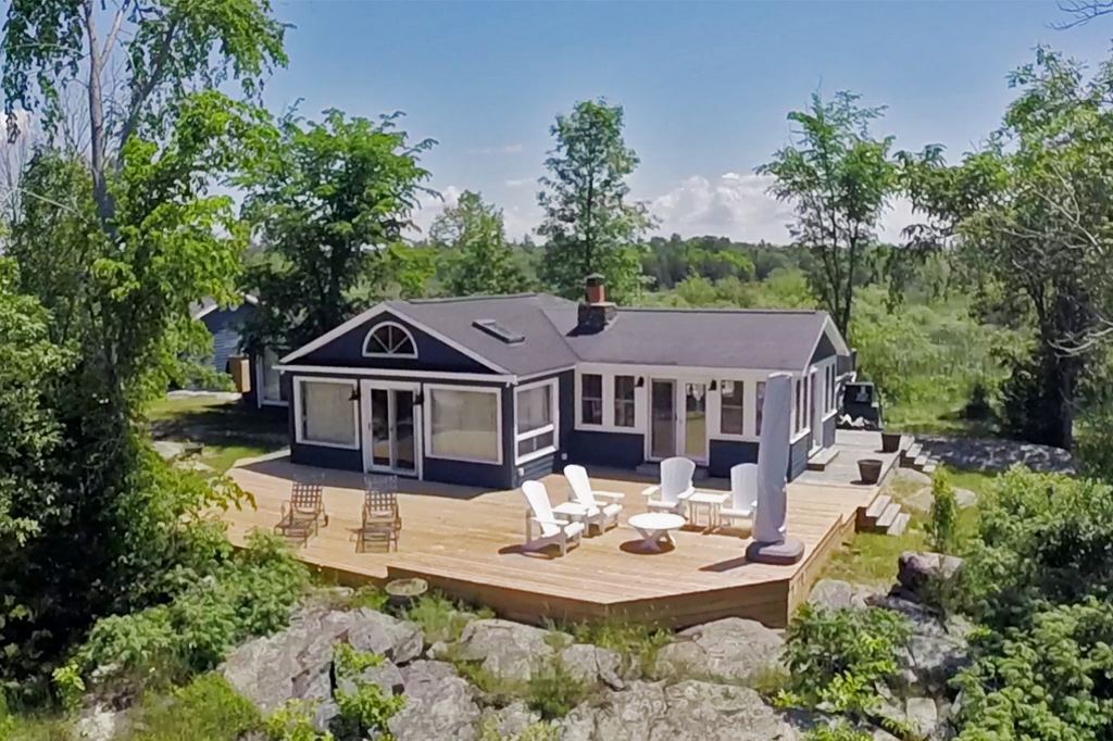 2 Island 130 Honey Harbour Georgian Bay image 0